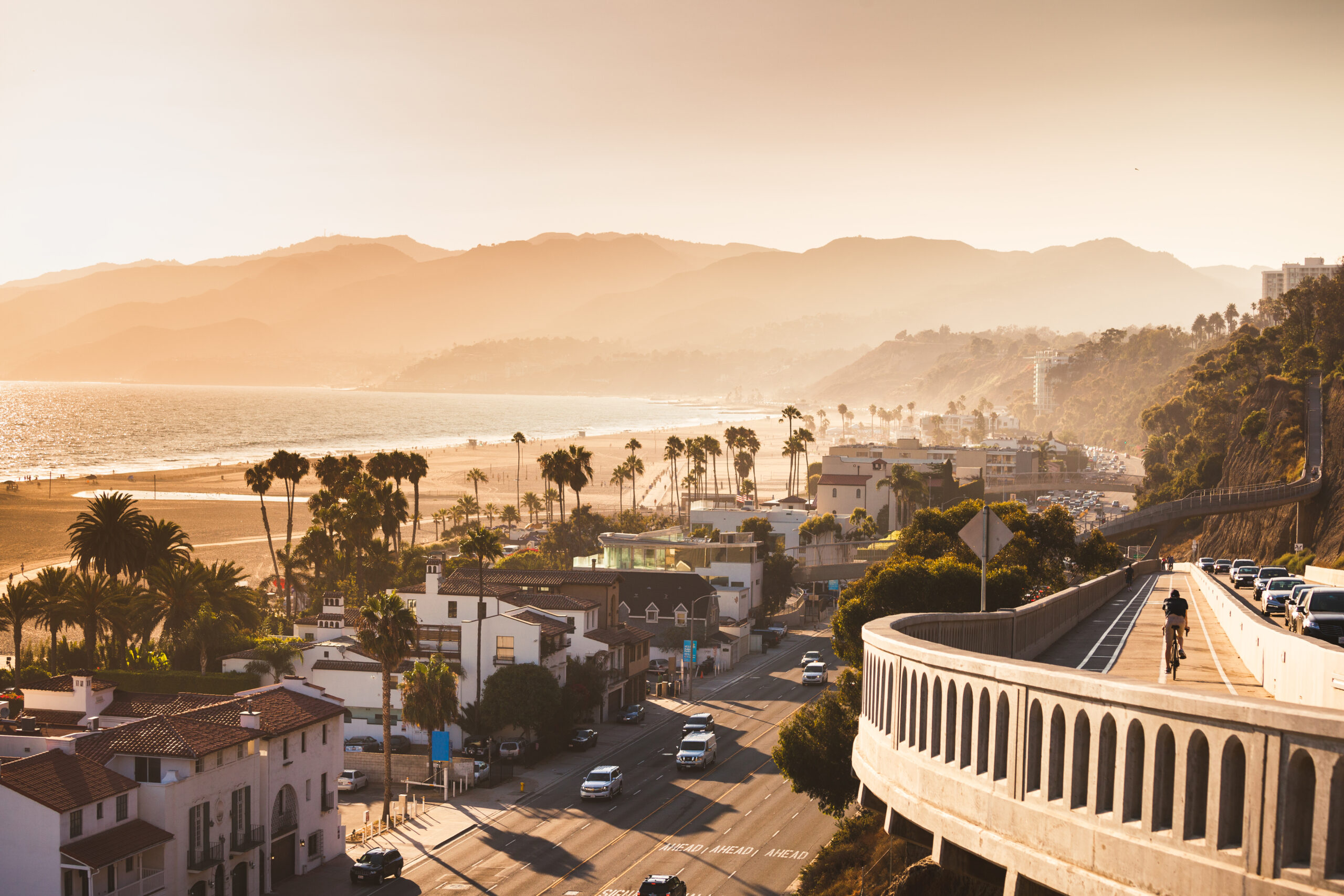 Sunset,In,Santa,Monica,,View,On,Beach,,Pacific,Ocean,And